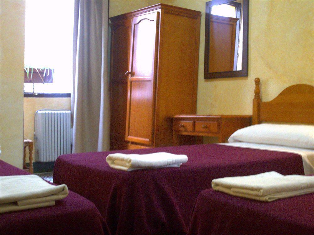 Hostal Lis Севиля Екстериор снимка