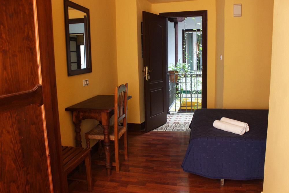 Hostal Lis Севиля Екстериор снимка